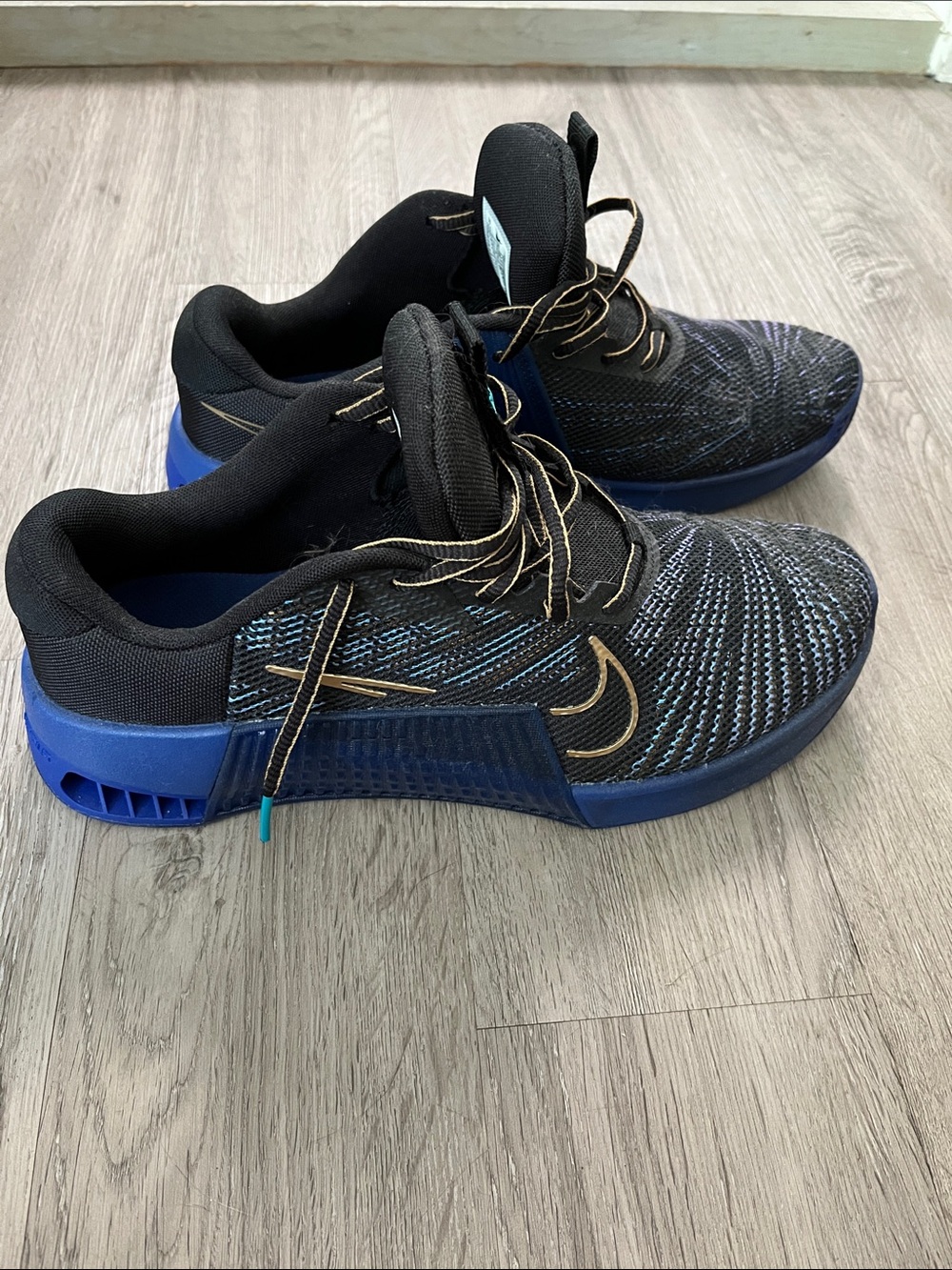 Nike men’s 10.5 blue black sneakers